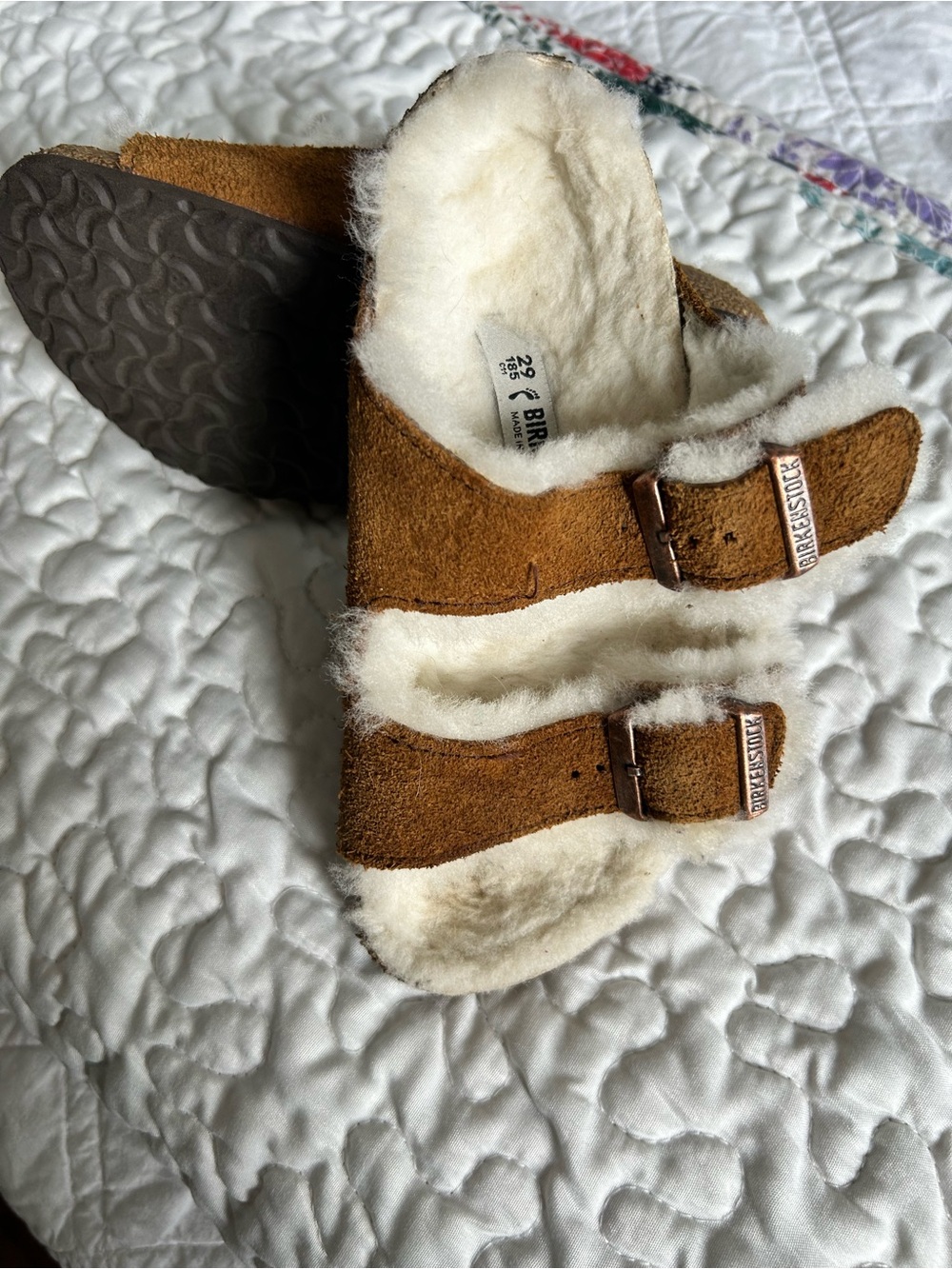 Birkenstock Kids Shearling Slide Sandals in Chestnut and White